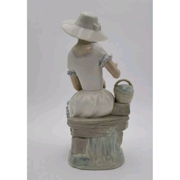Vintage Nao By Lladro Girl Playing Rooster Spainish Figurine Excellent Condition - Picture 4 of 16
